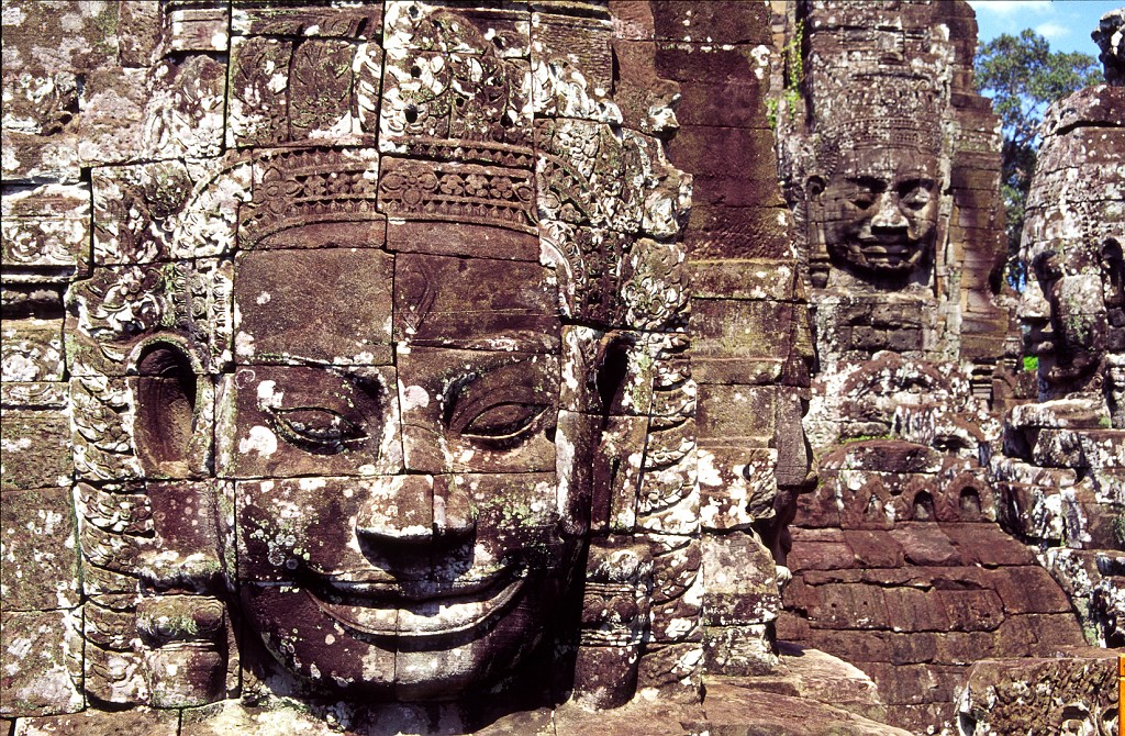 Angkor 7 - Tajemnicze usmiechy Bayon ScrHDsRGB.jpg